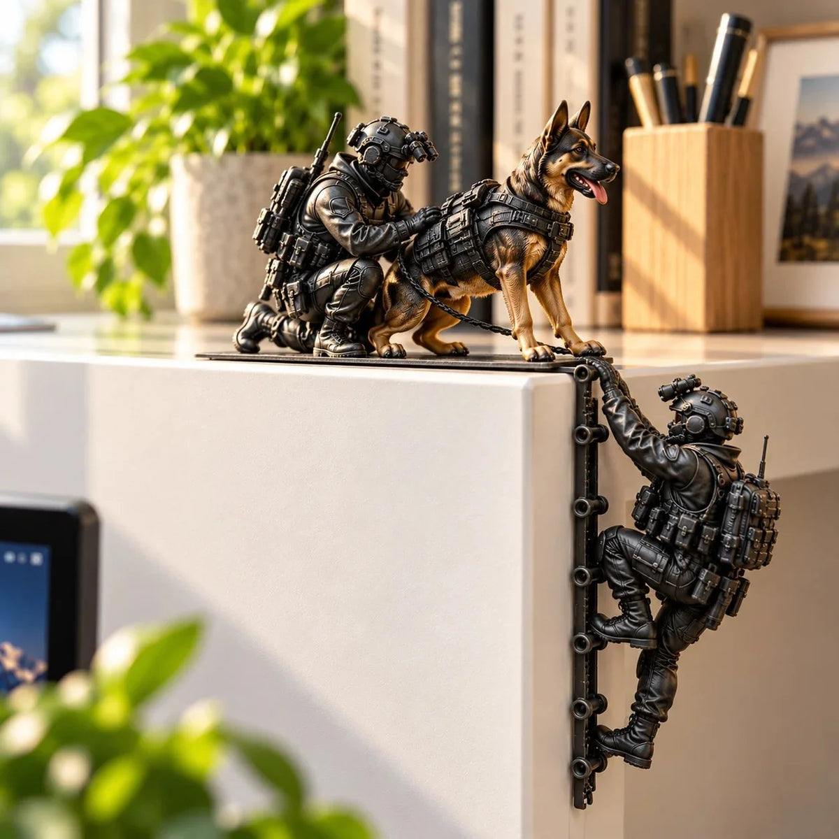 🪖Climbing Special Ops Soldiers, Tactical Soldier Monitor Decor, Military Desk Figurines, Gamer Desk Accessory, Gift for Him