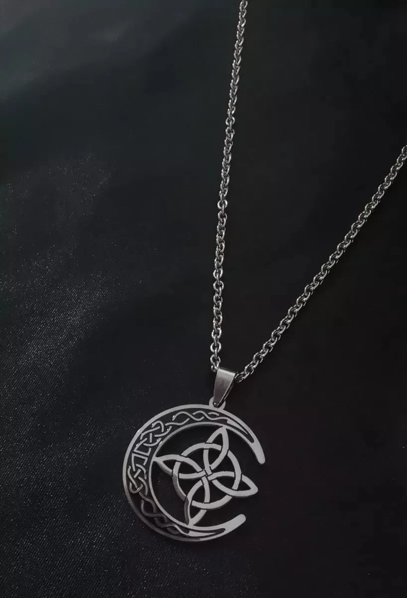 🧚Celtic Knot Crescent Steel Pendant Necklace✨